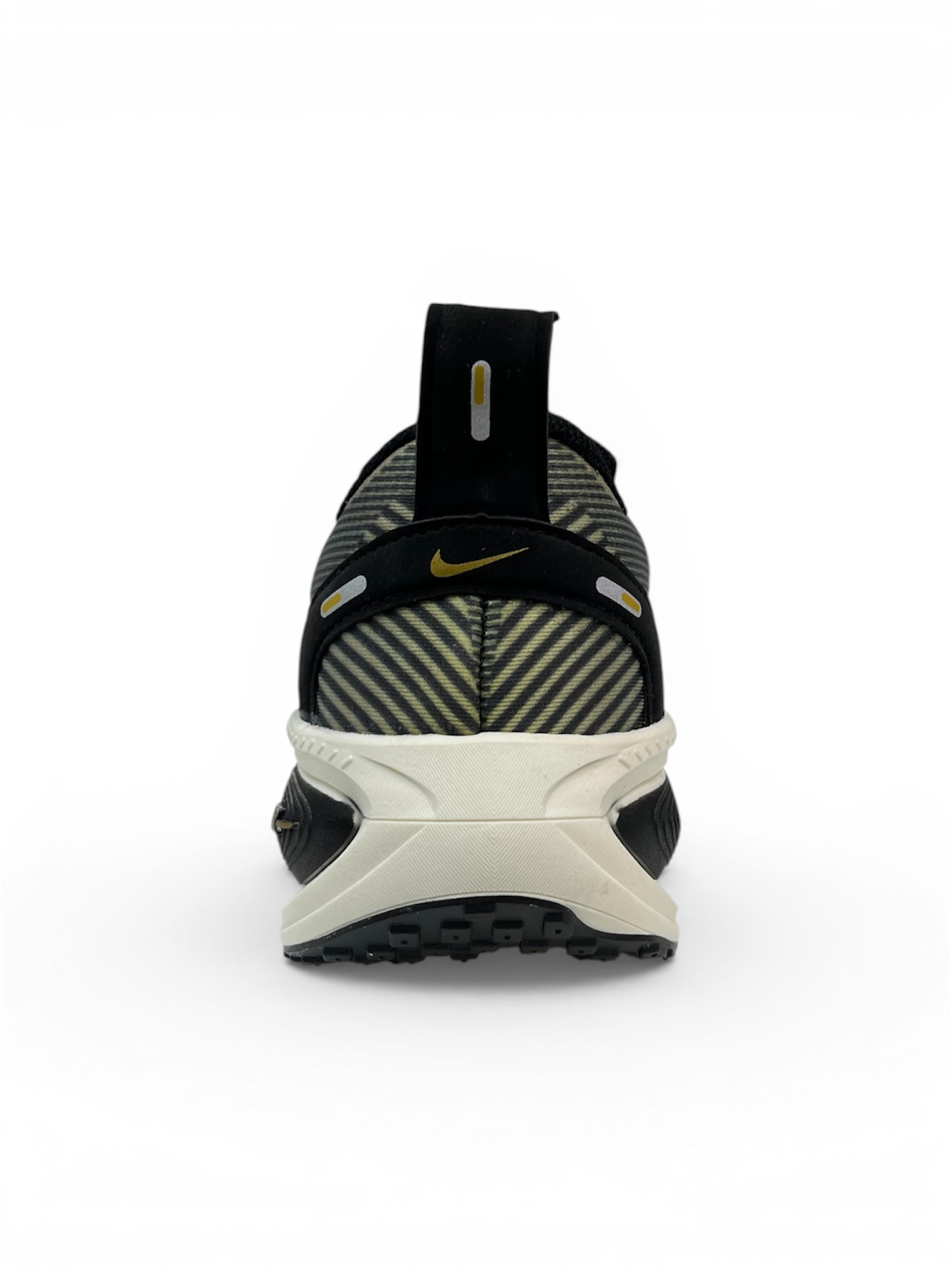 NIKE VOMERO 18 ( PRETO / DOURADO )